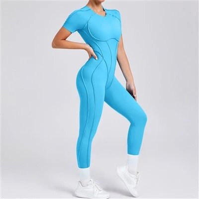 Avatud seljaga, keha lähedane lühikeste varrukatega jumpsuit pikade pükstega